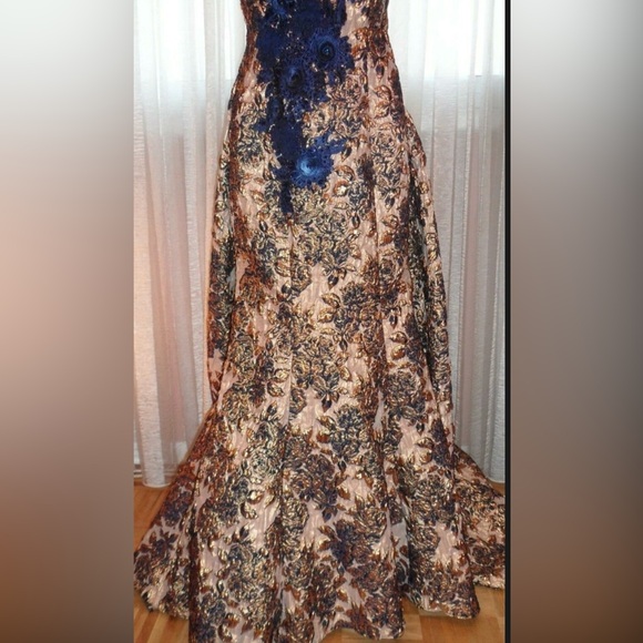 Madarari incredible evening gown, size M/L - Picture 3 of 12